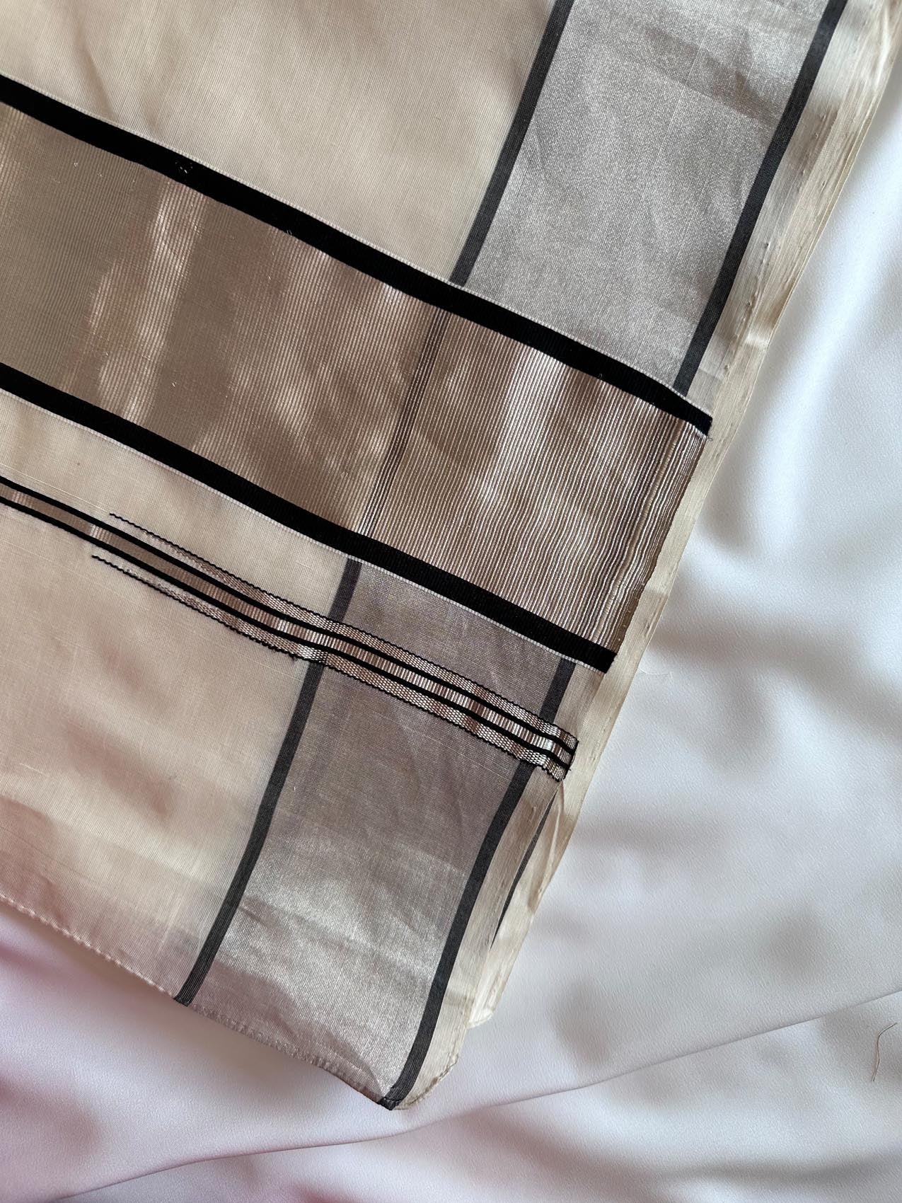 Kritika Handwoven Cotton Kasavu Saree